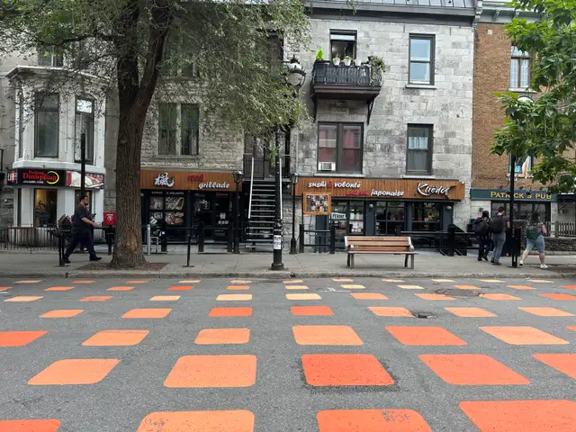 Furnished Studio Downtown - Photo 8