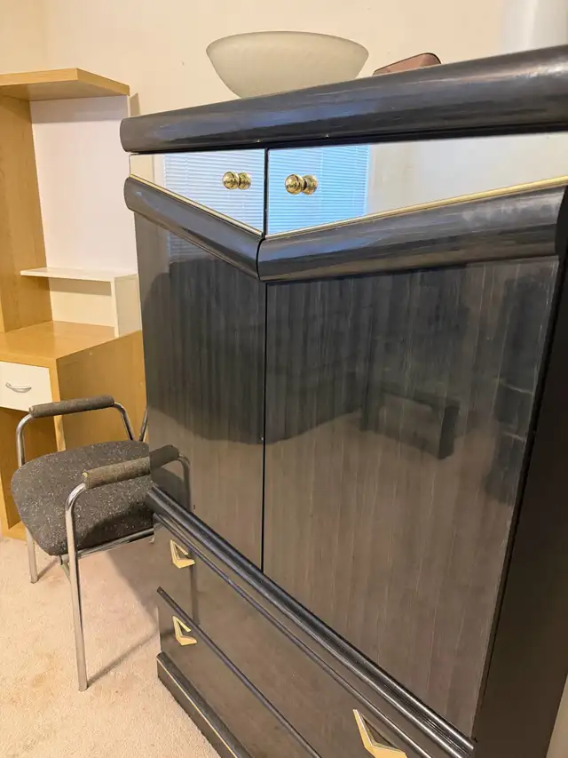 Furnished Room - Photo 3