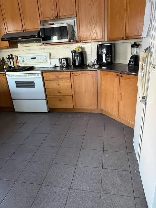 Furnished Room - Photo 8