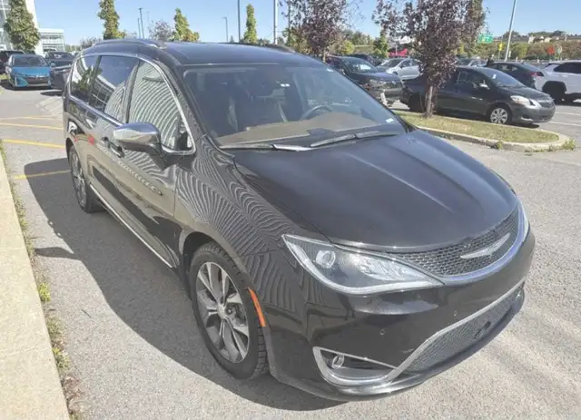 2018 Chrysler Pacifica Hybrid – Family Ready & Fully Load - Photo 2