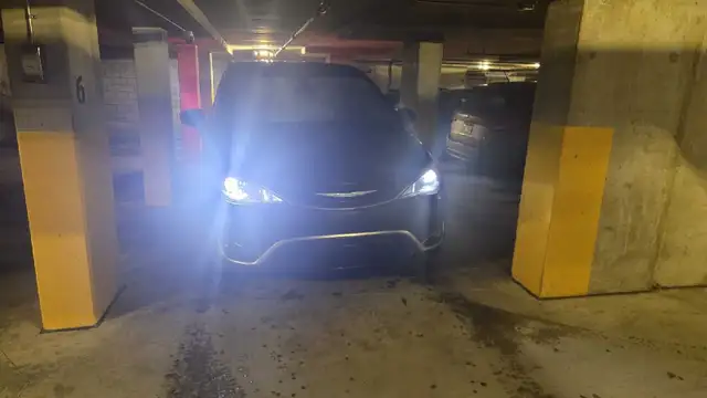 2018 Chrysler Pacifica Hybrid – Family Ready & Fully Load - Photo 4