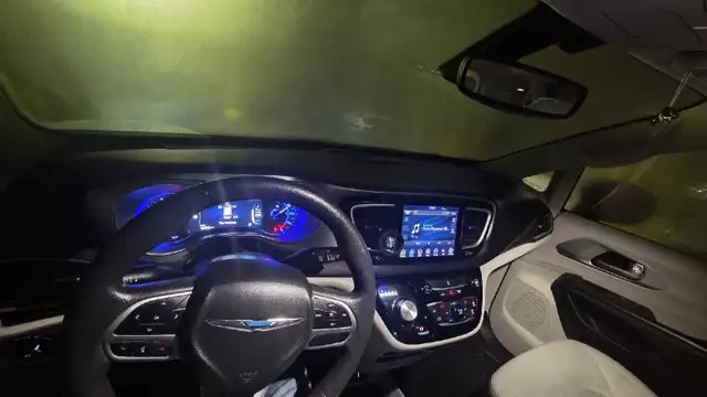 2018 Chrysler Pacifica Hybrid – Family Ready & Fully Load - Photo 5