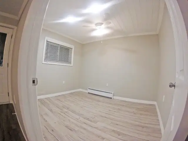 2 Bedroom Apartment - Renovated/Bright/Spacious/All inclusive - Photo 4