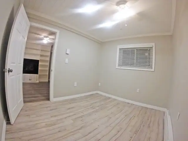 2 Bedroom Apartment - Renovated/Bright/Spacious/All inclusive - Photo 5