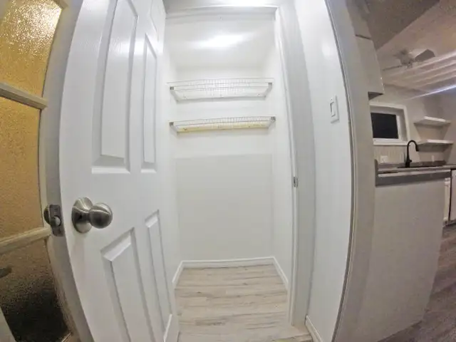 2 Bedroom Apartment - Renovated/Bright/Spacious/All inclusive - Photo 10