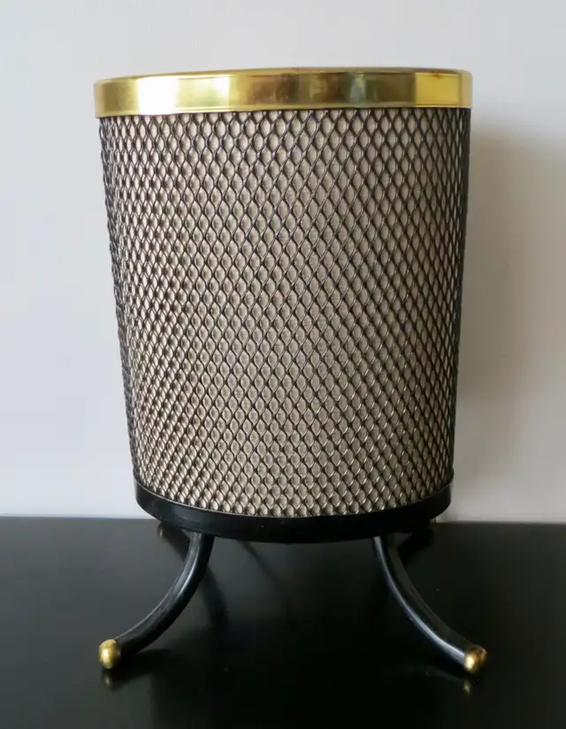 PAST and PRESENT ANTIQUES - VINTAGE  LAMPS & LIGHTING