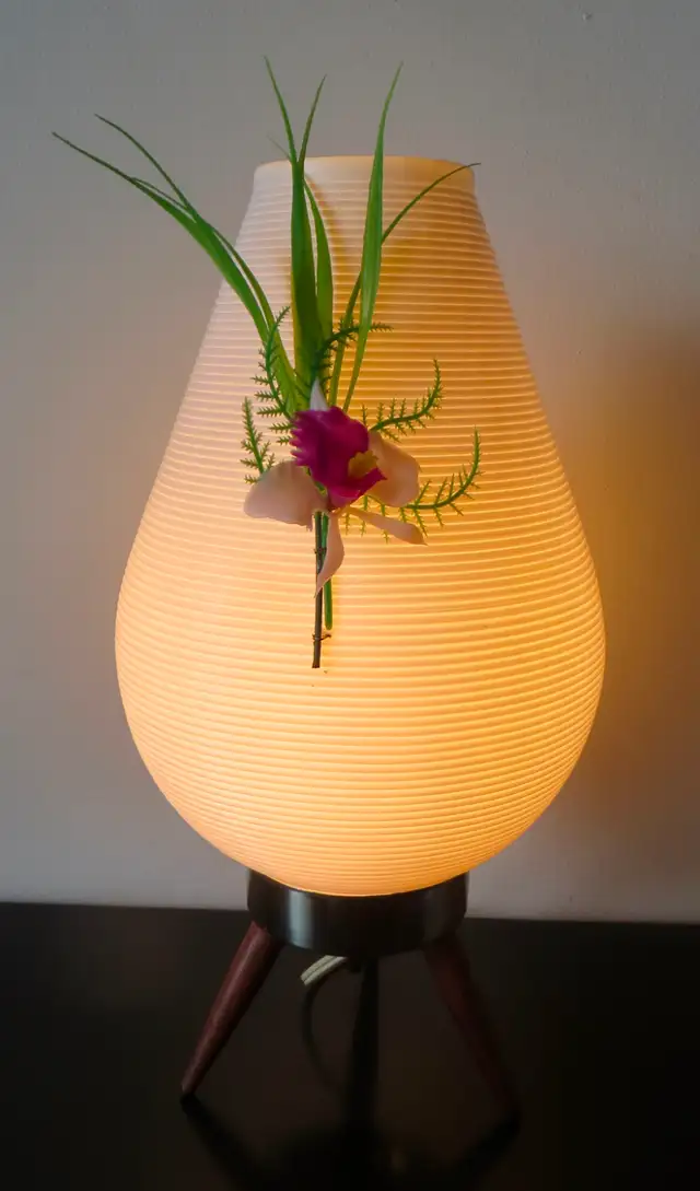 PAST and PRESENT ANTIQUES - VINTAGE  LAMPS & LIGHTING - Photo 4