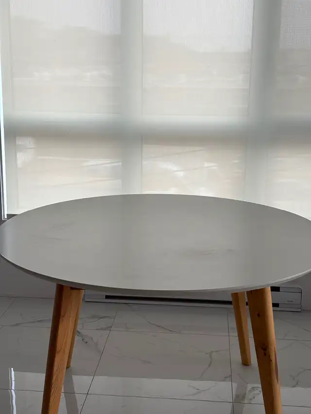 Table salle à manger/ dinning table