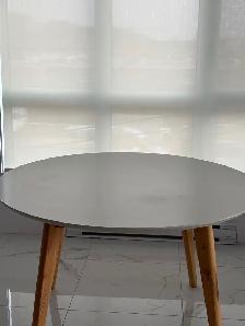 Table salle à manger/ dinning table