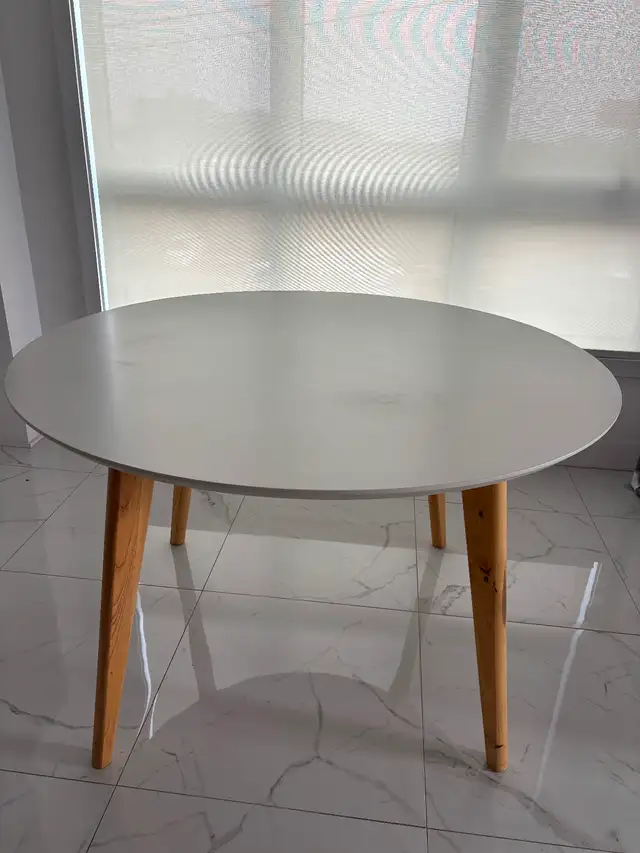 Table salle à manger/ dinning table - Photo 2