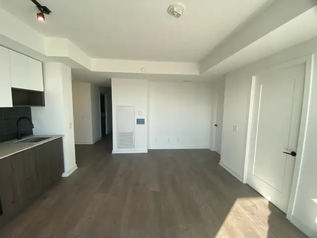 Dundas and River 2 Bed 2 Bath Condo For Rent at Downtown TRT - Photo 4