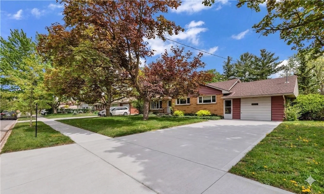 commercial space for rent | garage - Photo 3