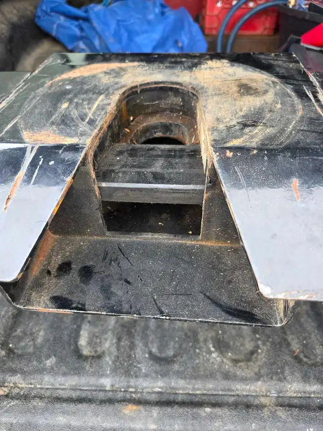 5TH WHEEL SL SERIES 16K ( Sl Hijacker Demco ) $250 no brack