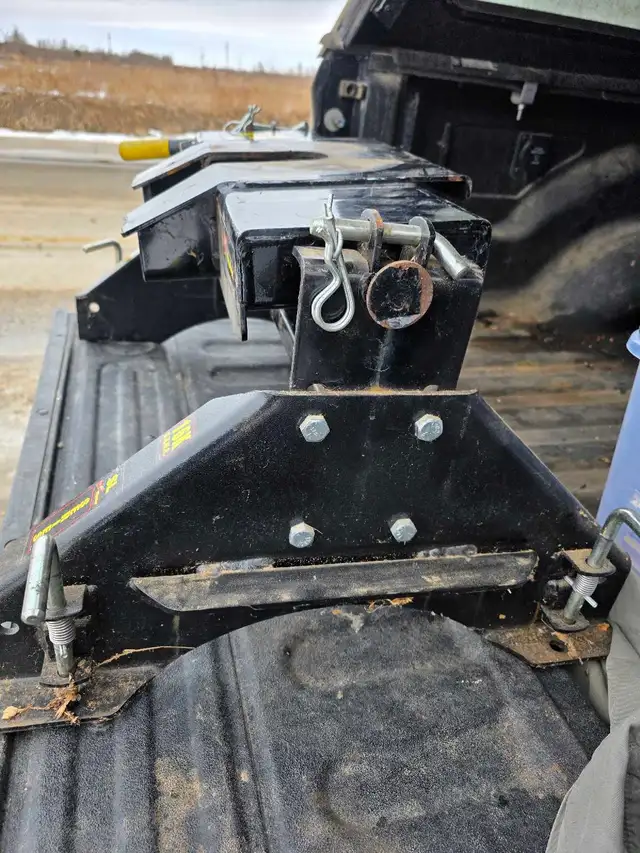 5TH WHEEL SL SERIES 16K ( Sl Hijacker Demco ) $250 no brack - Photo 9