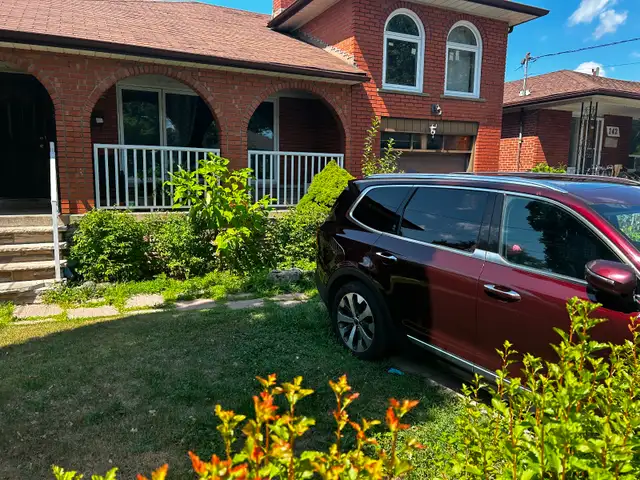 Private room for rent with the parking on June 1