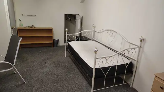 $500 Room rent May/June 1st  Steeles / Bathurst ,Privet /Shared - Photo 10