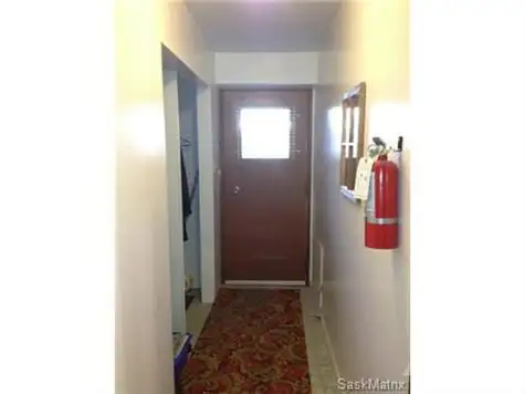 Raised bright one bedroom suite for rent, great location. - Photo 10