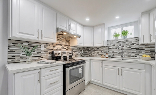 Modern 2 Bedroom Basement Apartment – Separate Entrance – Oshawa - Photo 2