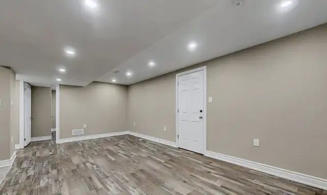 Modern 2 Bedroom Basement Apartment – Separate Entrance – Oshawa - Photo 7