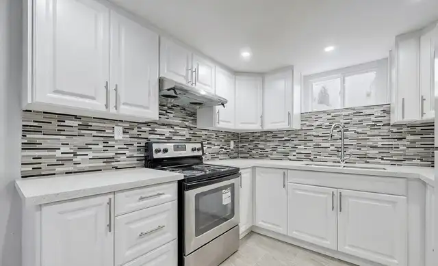 Modern 2 Bedroom Basement Apartment – Separate Entrance – Oshawa - Photo 8