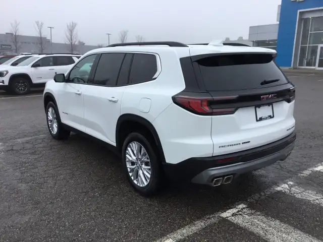 2026 GMC Acadia - Photo 3