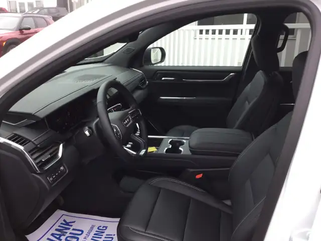 2026 GMC Acadia - Photo 15