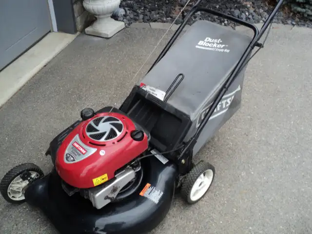 Near Perfect! Briggs & Stratton Lawn Mower w/ Bag CALLS ONLY
