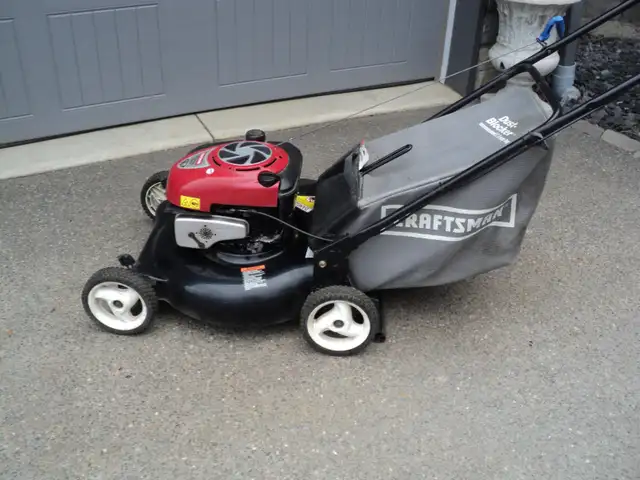 Near Perfect! Briggs & Stratton Lawn Mower w/ Bag CALLS ONLY - Photo 3