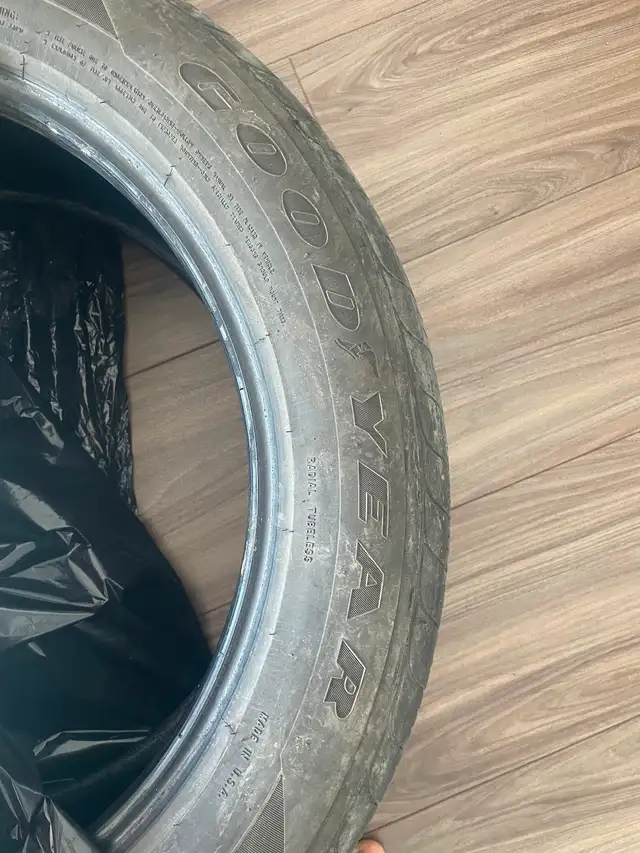 4 pneus à vendre 235/55R20 pour suv Toyota Highlander - Photo 3