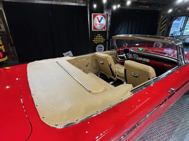 1962 Chrysler 300 Convertible - Photo 11