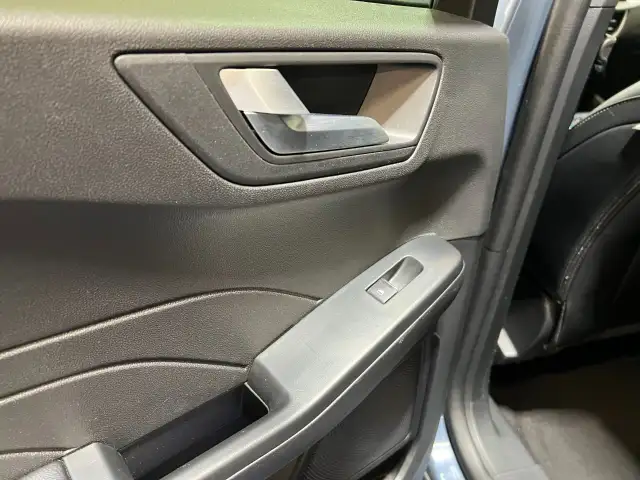 2025 Ford Escape - Photo 15