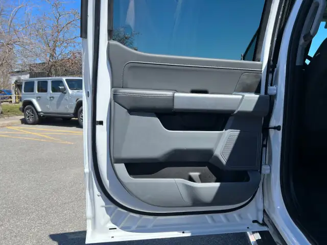 2025 Ford F-150 - Photo 13