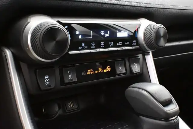 2025 Toyota RAV4 LE HEATED SEATS BACKUP CAMERA & MORE! - Photo 14