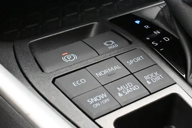 2025 Toyota RAV4 LE HEATED SEATS BACKUP CAMERA & MORE! - Photo 17