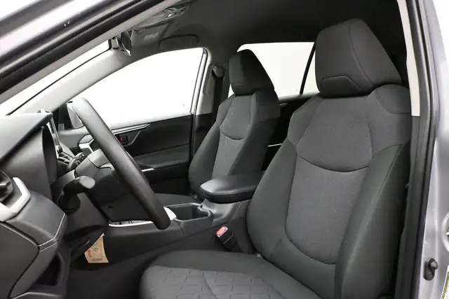 2025 Toyota RAV4 LE HEATED SEATS BACKUP CAMERA & MORE! - Photo 18