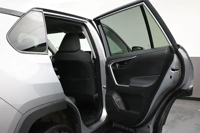2025 Toyota RAV4 LE HEATED SEATS BACKUP CAMERA & MORE! - Photo 27