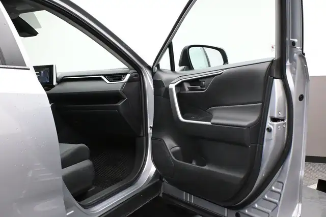 2025 Toyota RAV4 LE HEATED SEATS BACKUP CAMERA & MORE! - Photo 30