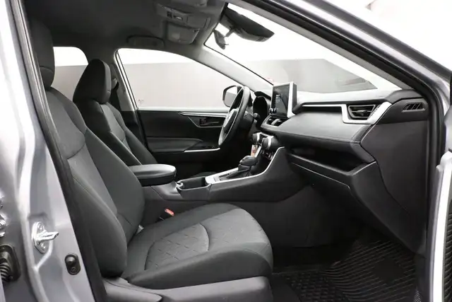 2025 Toyota RAV4 LE HEATED SEATS BACKUP CAMERA & MORE! - Photo 31