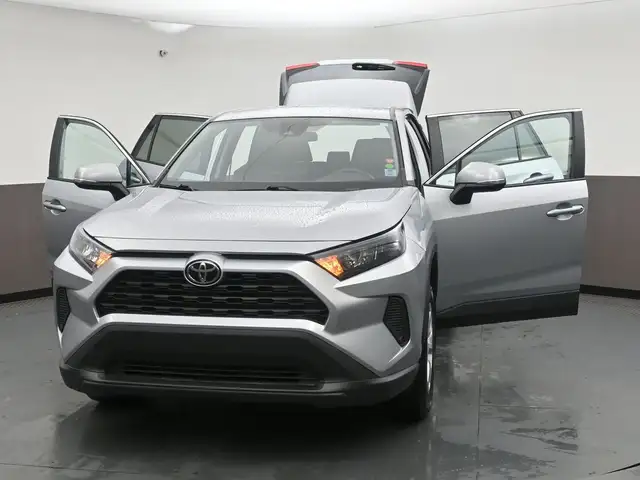 2025 Toyota RAV4 LE HEATED SEATS BACKUP CAMERA & MORE! - Photo 55