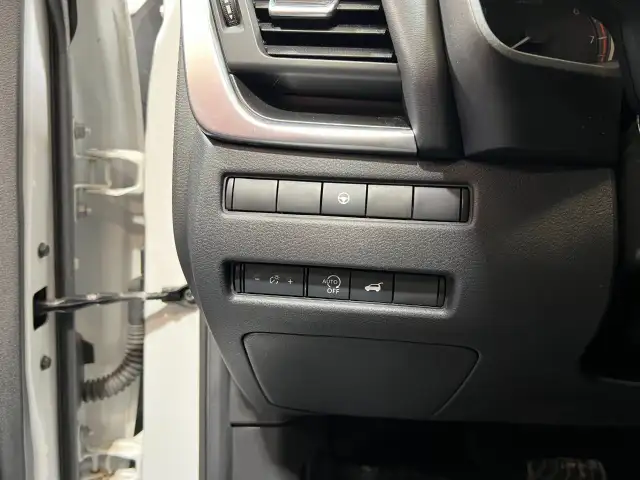 2024 Nissan Rogue - Photo 12