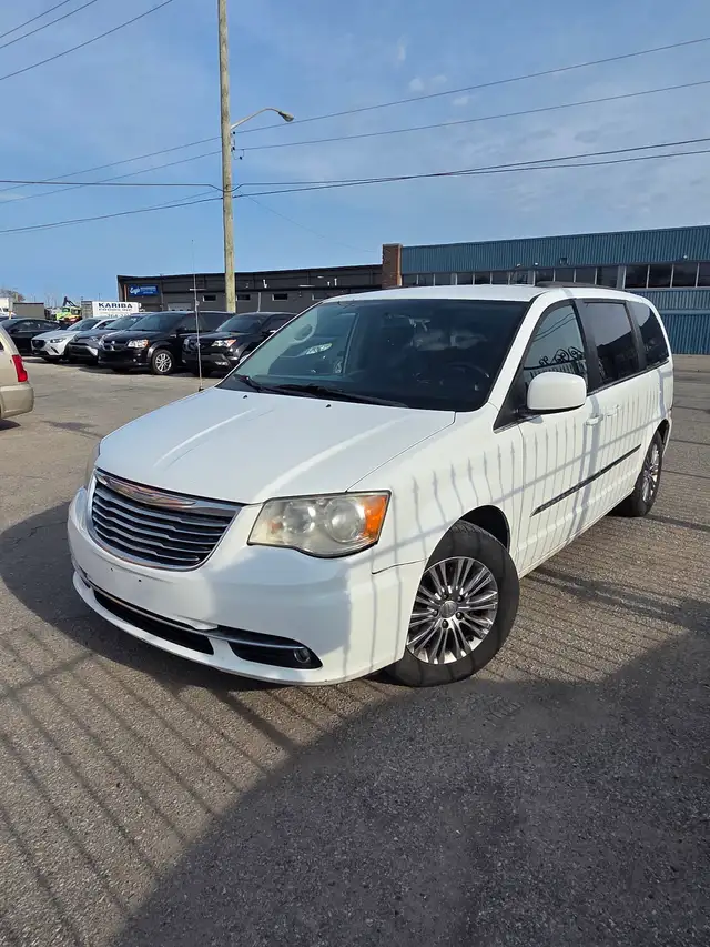 2015 Chrysler Town & Country Touring L