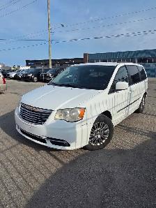 2015 Chrysler Town & Country Touring L