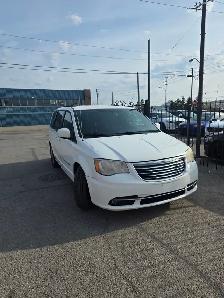 2015 Chrysler Town & Country Touring L - Photo 2