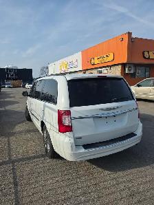2015 Chrysler Town & Country Touring L - Photo 3