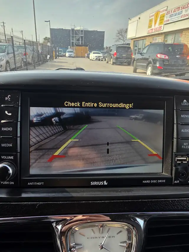 2015 Chrysler Town & Country Touring L - Photo 11