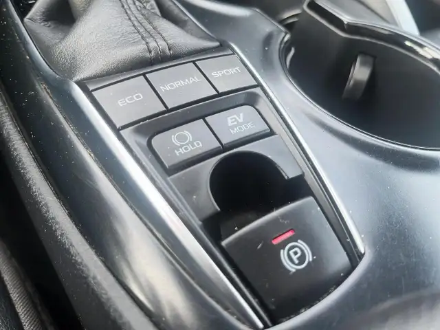 2020 Toyota Camry Hybrid SE SE | Hybrid | Sunroof | Leather - Photo 17