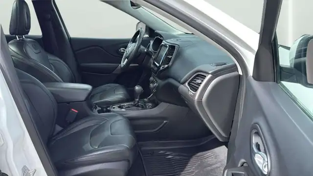 2019 Jeep Cherokee OVERLAND 4x4 2.0T B.S.A/NAV/CAM/PANOROOF/LOAD - Photo 18