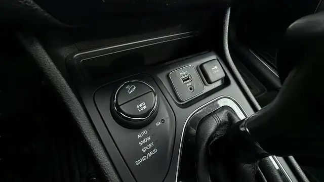 2019 Jeep Cherokee OVERLAND 4x4 2.0T B.S.A/NAV/CAM/PANOROOF/LOAD - Photo 30