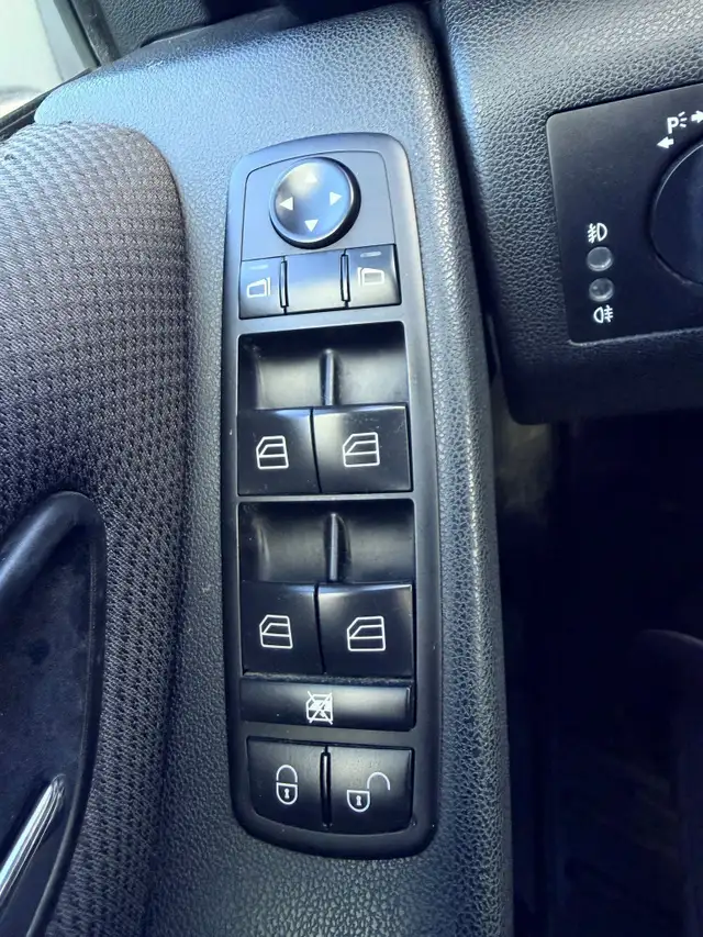 2011 Mercedes-Benz B-Class 4dr Hatchback B200 - Photo 11