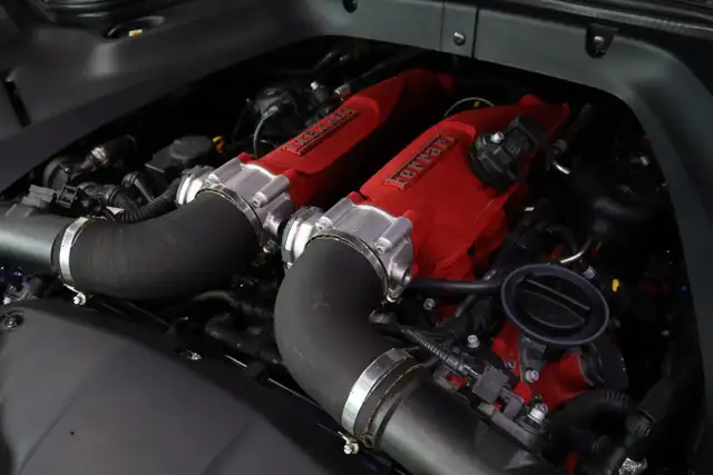 2015 Ferrari California T - Photo 14